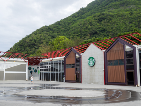 花蓮星巴克不只喝咖啡！尋找理想的最美推薦門市，在大地美景中享受醇香咖啡