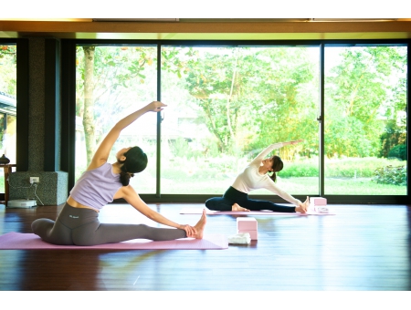 最近總感覺壓力山大?試試療癒瑜珈,帶你找回身心平衡狀態!